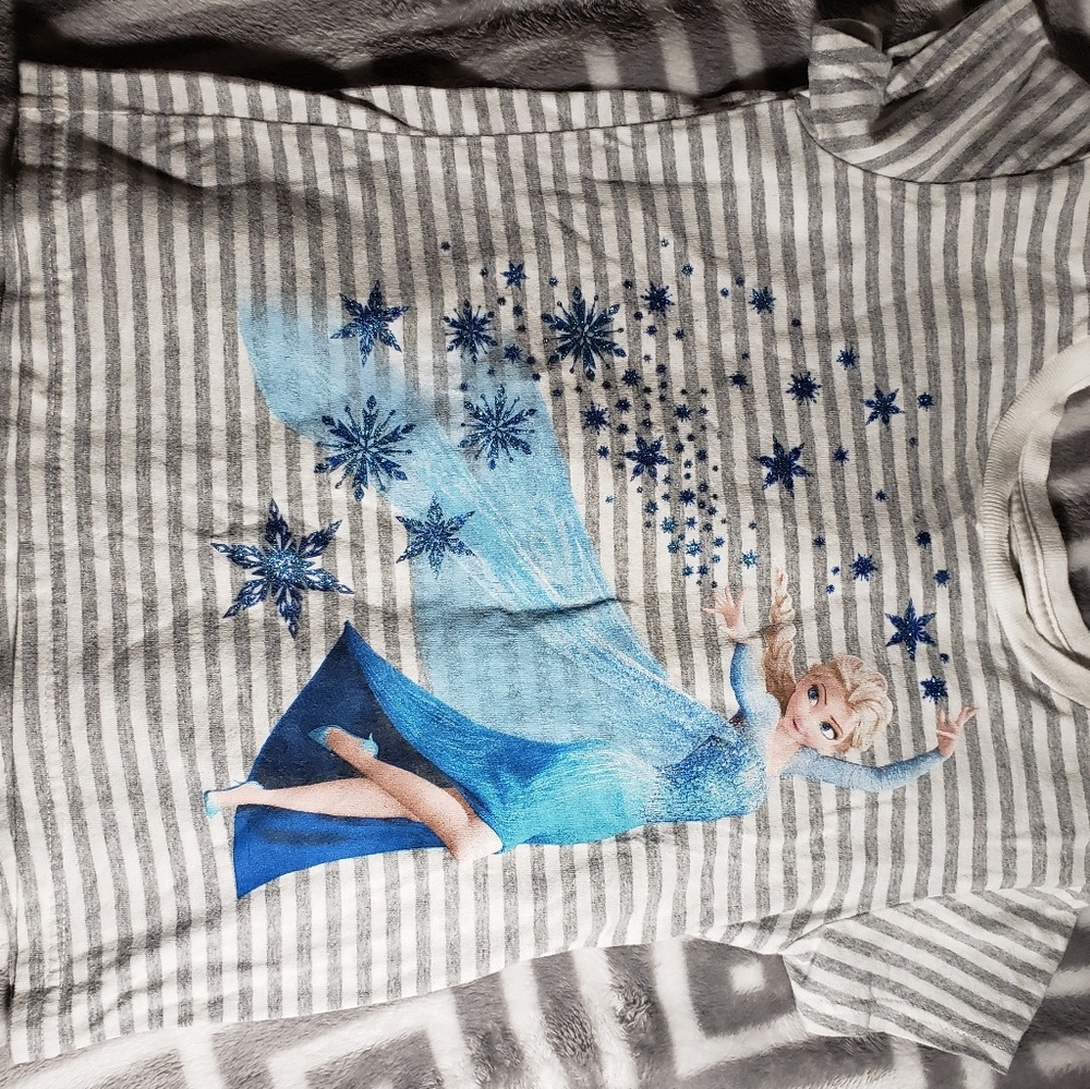 FROZEN SHIRT IN MINT CONDITION